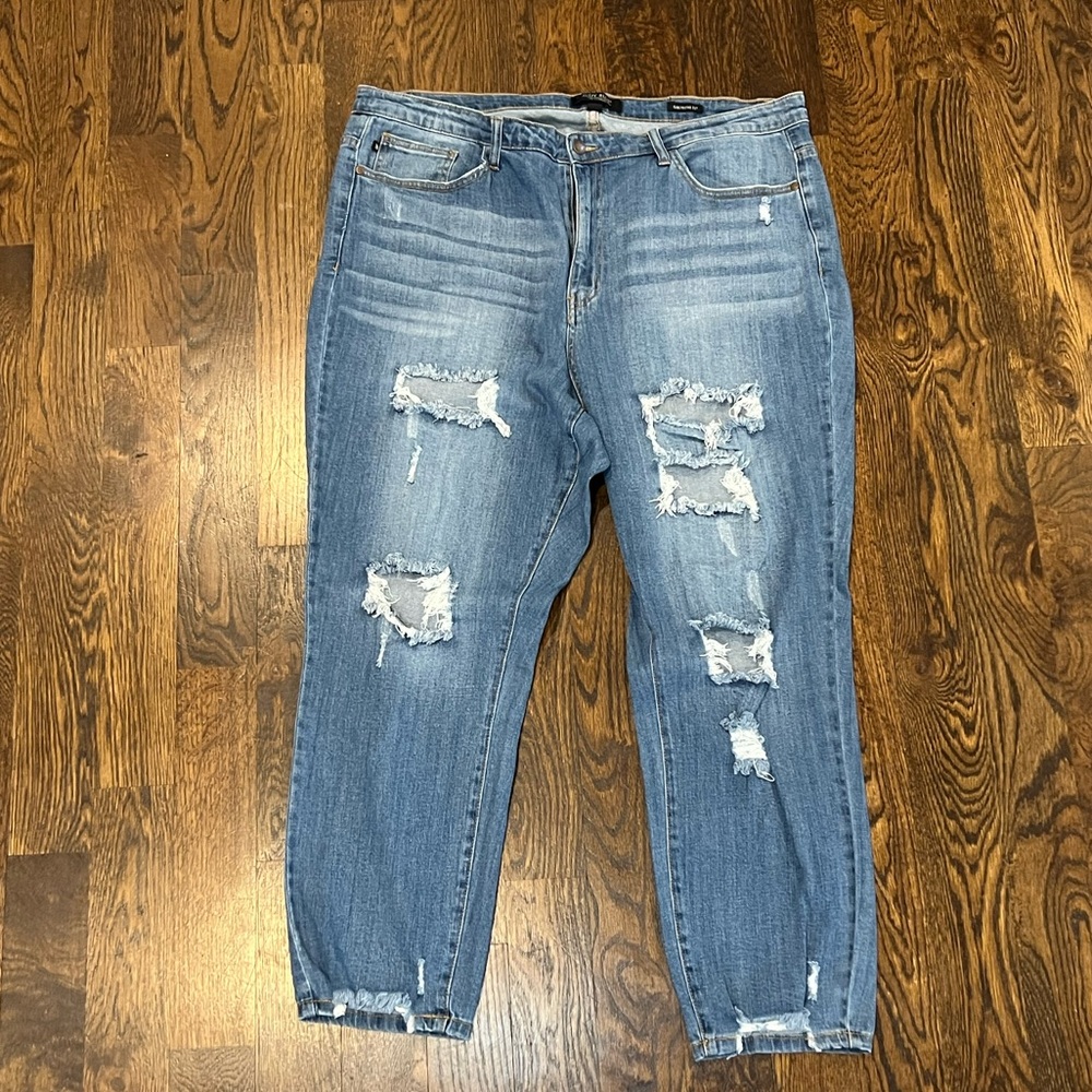Judy Blue Girlfriend Fit Distressed jeans 2XL (18W-2W)